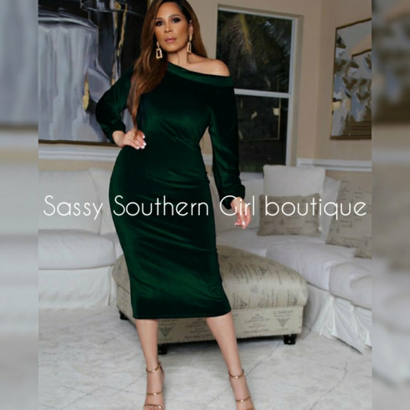 ⭐🆕Dark green velvet off shoulder midi dress - Picture 8 of 13